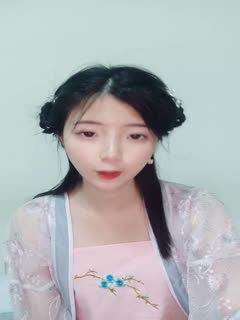 精油抹全身尤物美女，粉嫩美乳无毛骚穴，脱下情趣内裤扣穴，爽的娇喘呻吟，表情爽的一脸享受