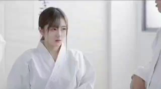 最新姐妹花下海，妹妹超级漂亮身材好 还是个木瓜型的爆乳嫩妹，姐姐拍 妹妹和炮友打炮 非常刺激